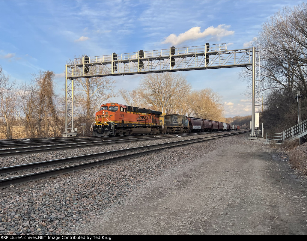 BNSF 7646 & CSX 7877